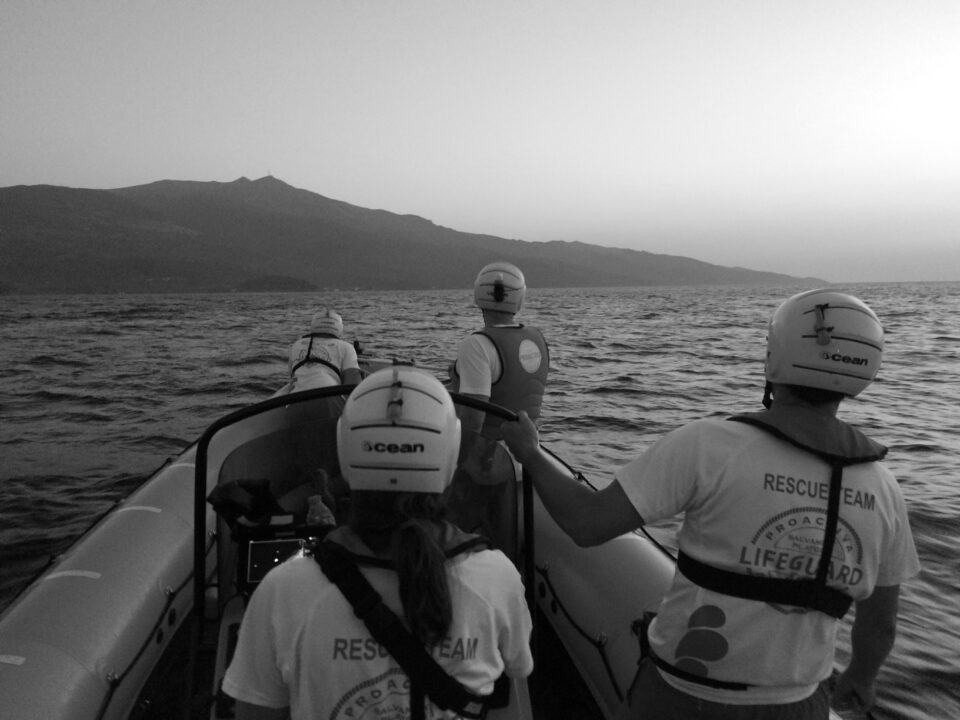 Image of solidarity workers in Lessvos on a Search and Rescue mission